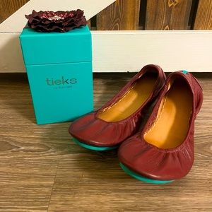 Sz. 10 Tieks Burgundy GREAT condition with box